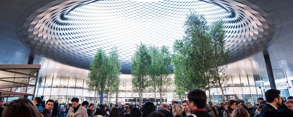 A welcoming hall, full of people overflowing in the pavilion in Baselworld