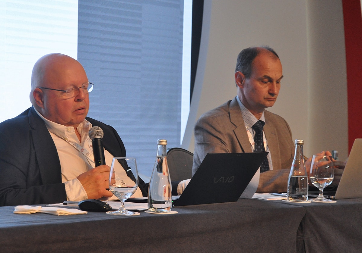 Udi Sheintal (left), President of the CIBJO Diamond Commission) and Jean-Pierre Chalain, Vice President of the CIBJO Diamond Commission, who also was the convener of the technical group that oversaw the adoption of the new ISO grading standard.