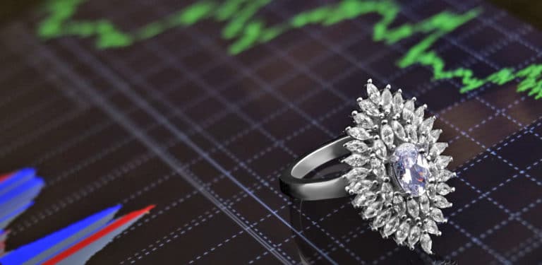 Rhombus shaped halo ring