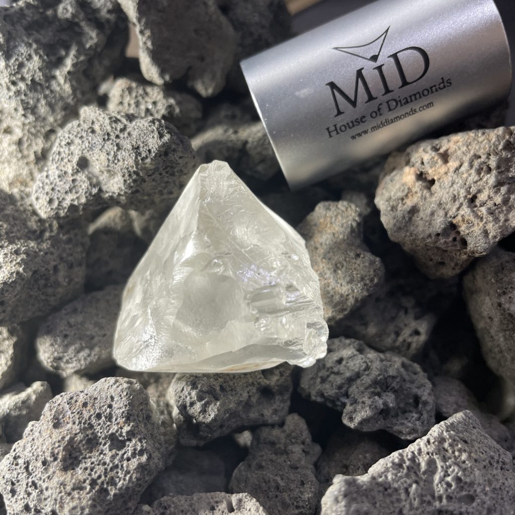 Rough 200 ct diamonds by MID House Of Diamonds