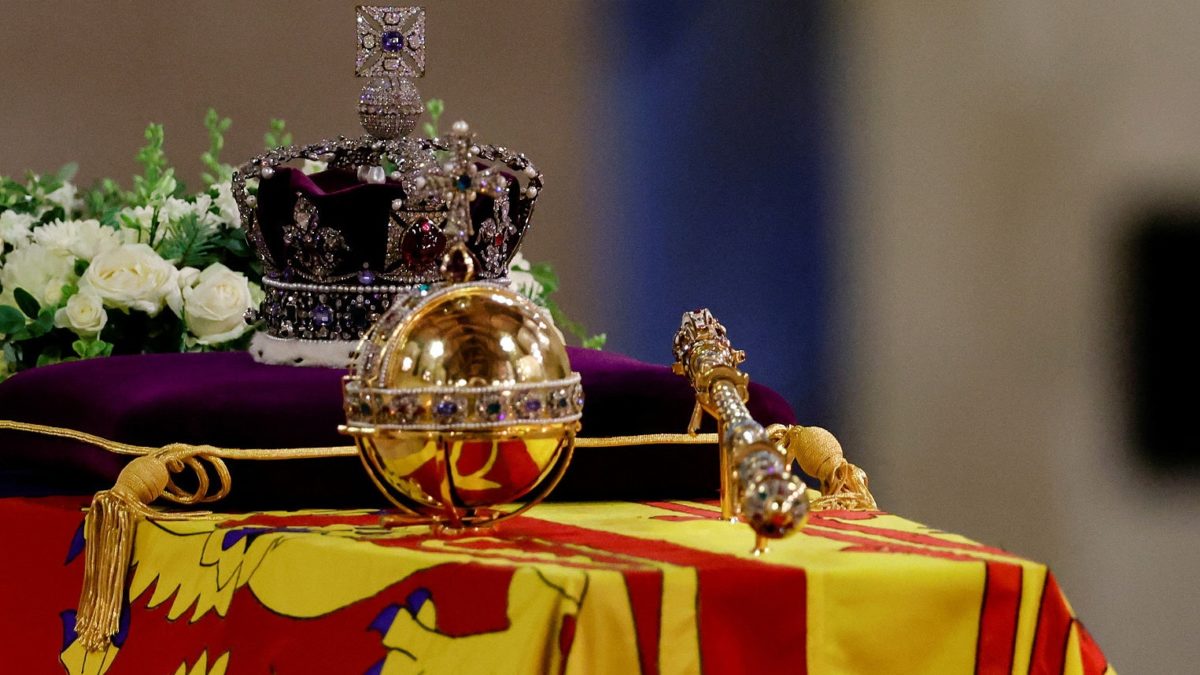 Meaning Behind Queen Elizabeth II's Imperial State Crown, Scepter, Orb – WWD