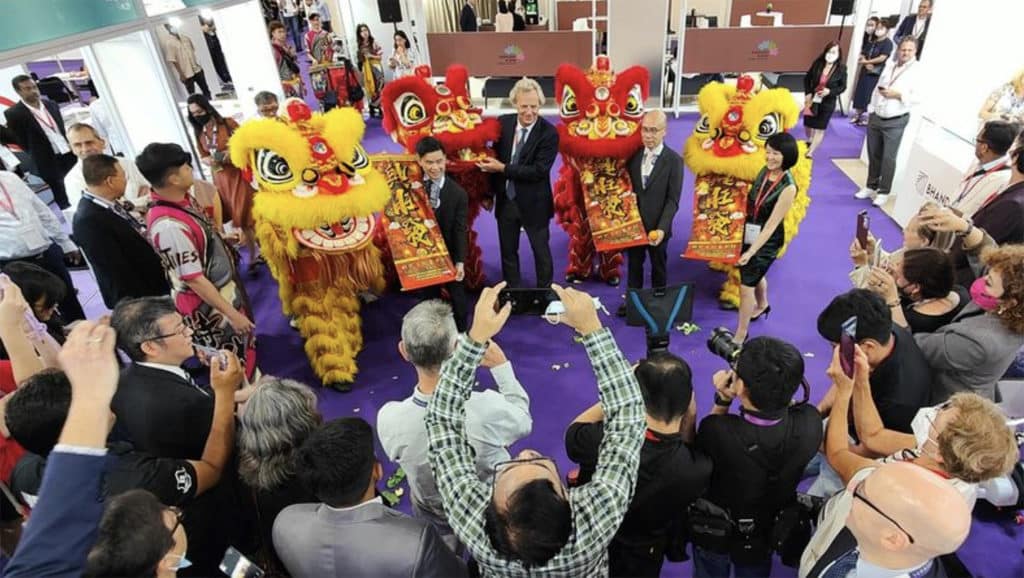 The traditional painting of the dragon’s eye ceremony