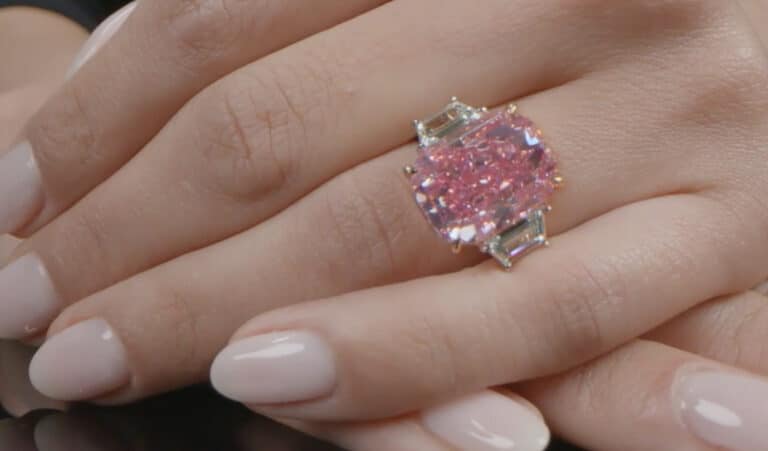 WORLD’S MOST VIVID PINK DIAMOND TO GO ON BLOCK (cover)