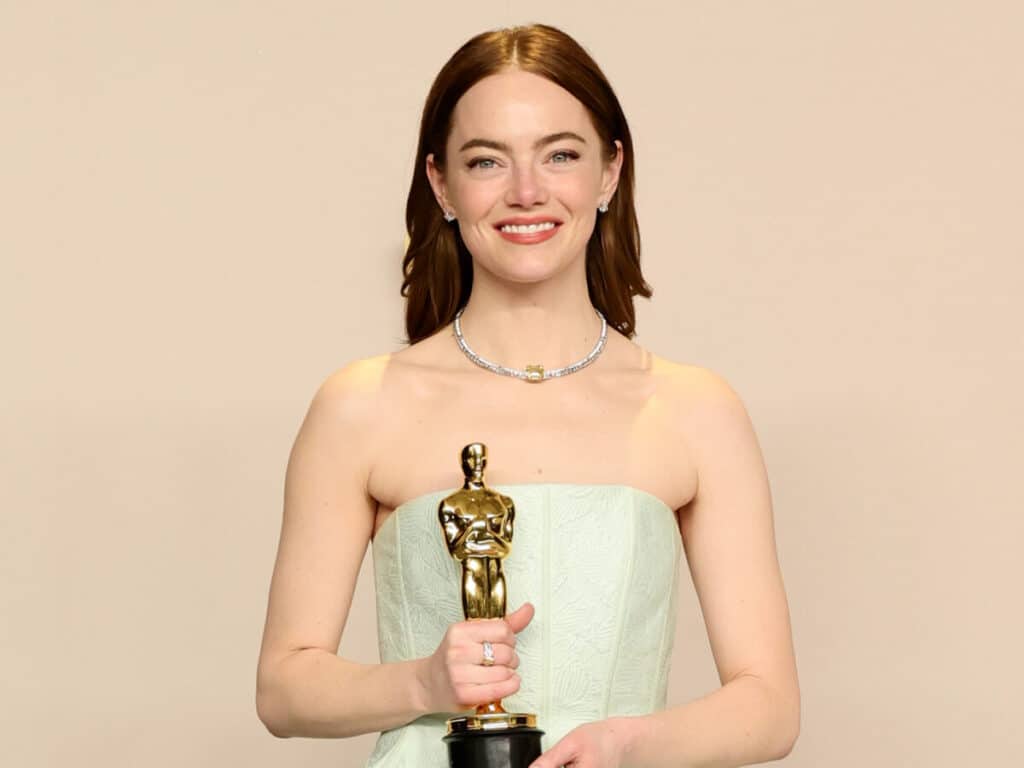 Emma Stone's stunning sapphire necklace and diamond studs